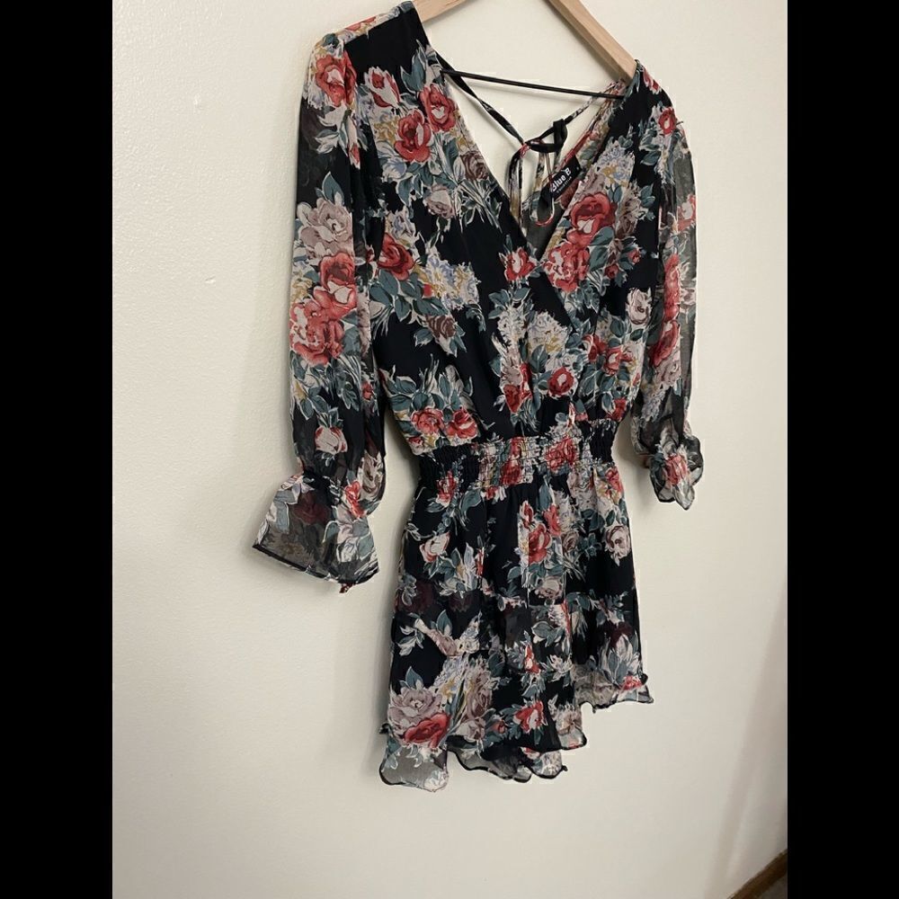 BLACK FLORAL RUFFLE ROMPER  - Picture 6 of 9